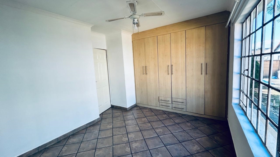4 Bedroom Property for Sale in Waterkloof East North West